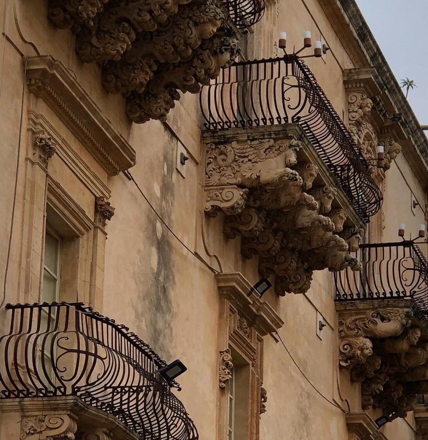 Artroom Garden Noto Bagian luar foto