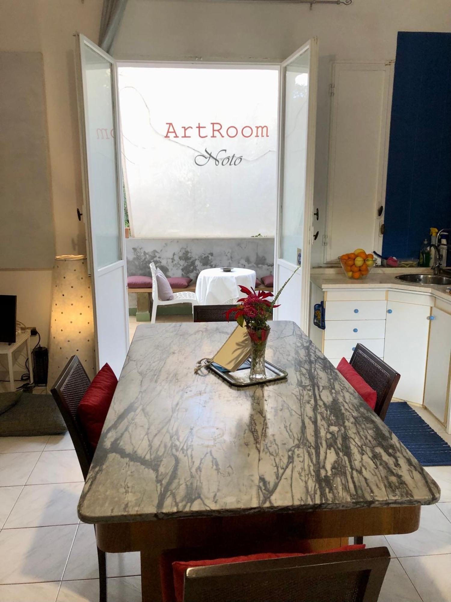 Artroom Garden Noto Bagian luar foto