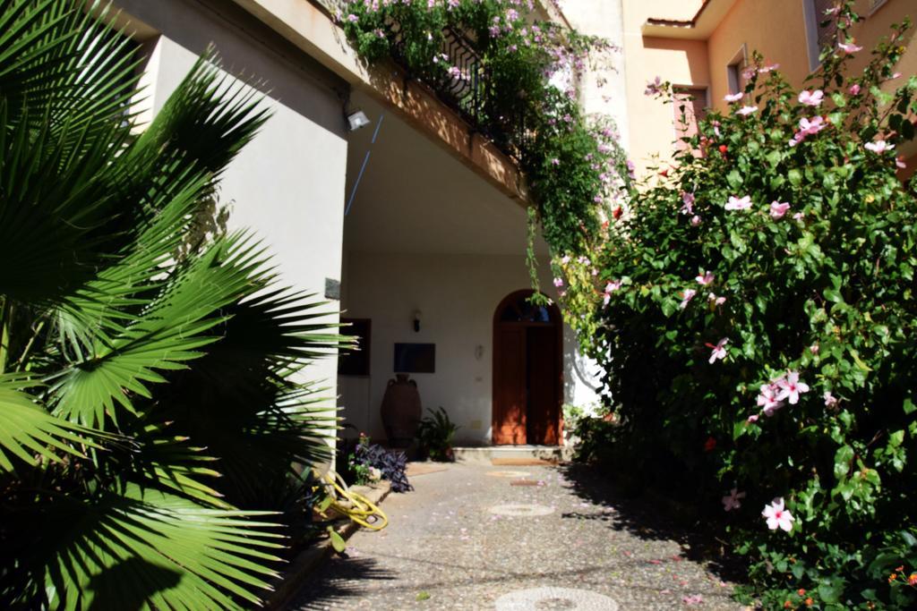 Artroom Garden Noto Bagian luar foto