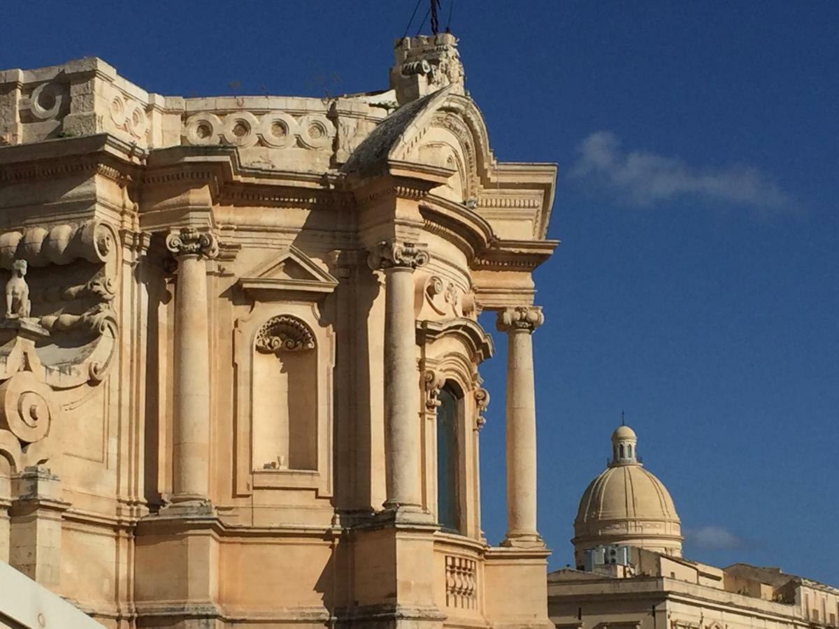 Artroom Garden Noto Bagian luar foto